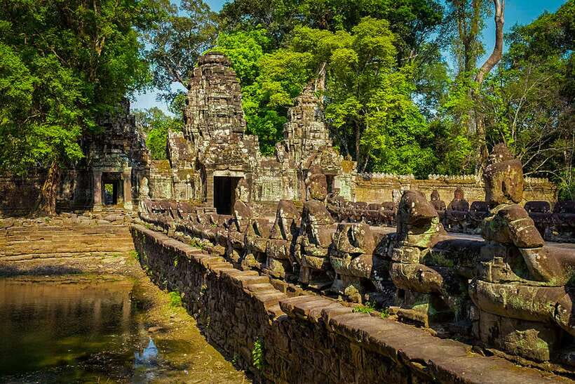 Siem Reap: Grand circle tour Sun set on bakeang hill & Guide - Ta Som: a small temple with a memorable tree