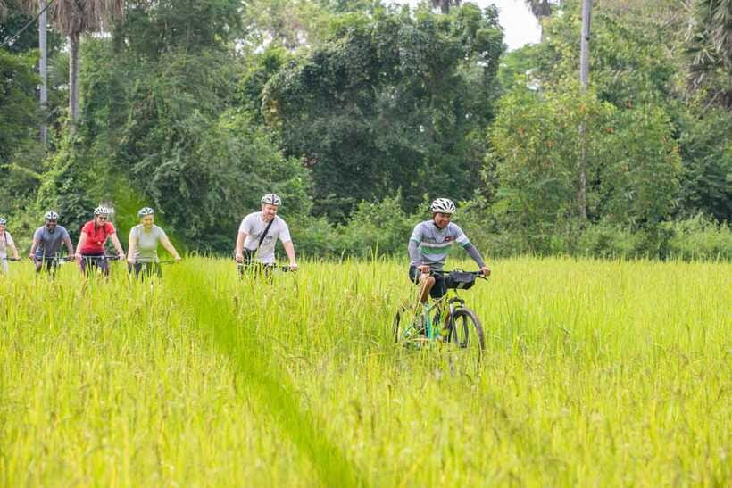 Siem Reap: Guided Countryside Bike Tour - A mushroom farm and other small businesses