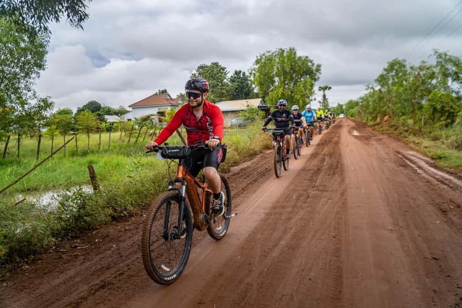 Siem Reap: Guided Countryside Bike Tour - How difficult is the cycling?