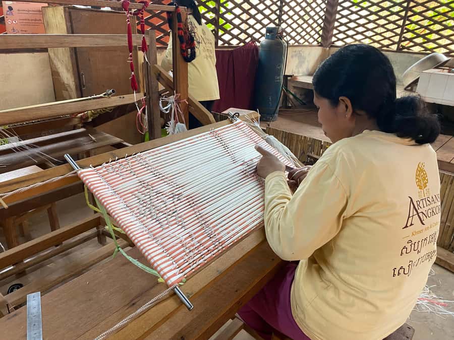 Siem Reap: Guided Countryside Sunset Tour by Jeep - Rice fields, lotus ponds, and the final sunset