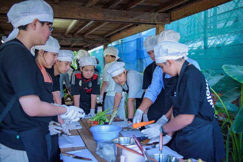 Siem Reap: Guided Day Trip to Local Village & Cooking Class - Shopping for ingredients at a typical market