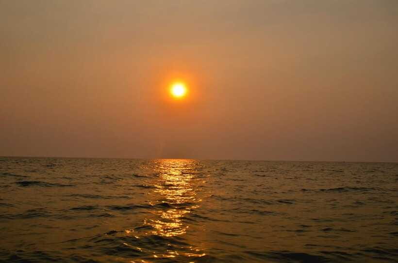 Siem Reap: Half-Day Kampong Phluk with Sunset, Boat & Guide - Should you book Kampong Phluk at sunset?
