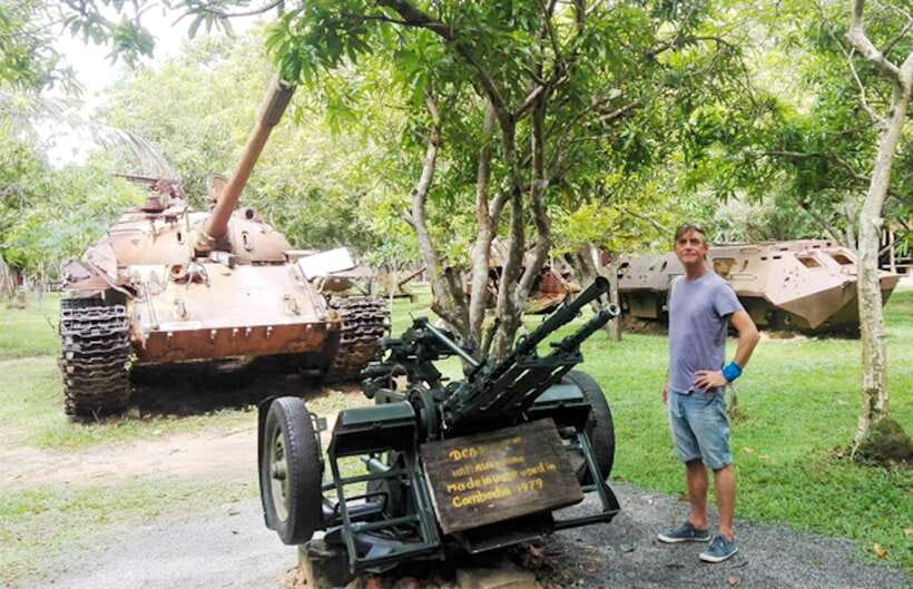 Siem Reap: Khmer Rogue, War museum &landmine museum Day Tour - Wat Thmei: facing the human cost