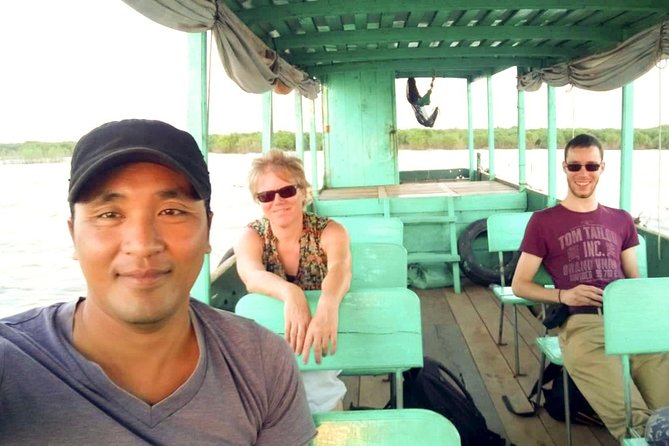 Siem Reap: Kompong Pluk Tonle Sap , Floating Village Tour Cruise - Wat Roga and the relationship between monks and villagers