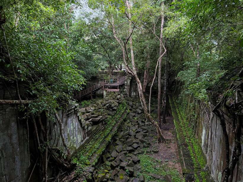 Siem Reap: Kulen Mountain, Beng Mealea, and Tonle Sap Tour - Kampong Phluk and the changing waters of Tonle Sap