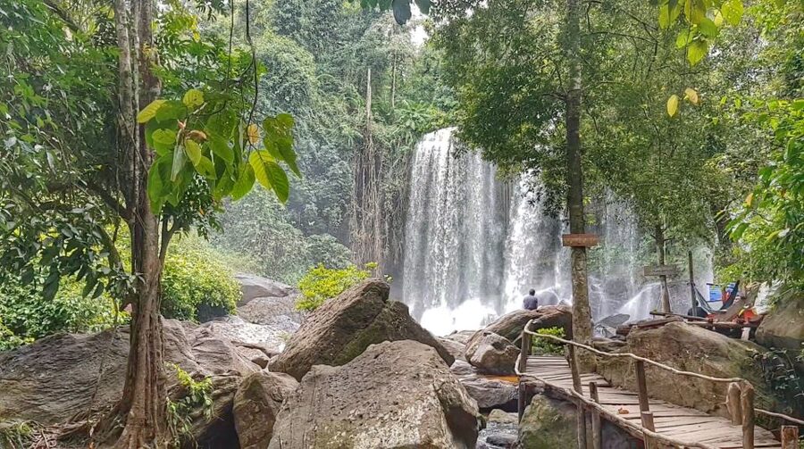 Siem Reap: Magical Kulen Mountain by Cambodiajeep - The cliff view and the ride home