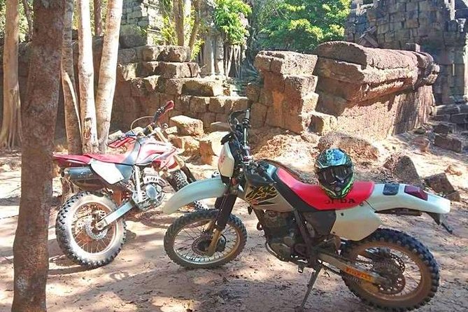 Siem Reap One Day Dirt Bike MotorbikeTour - Riding through villages, rice fields, and farm country