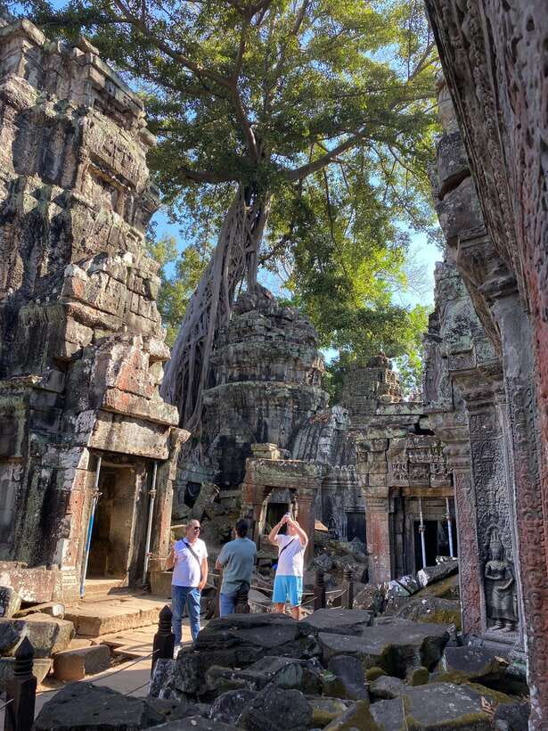 Siem Reap: Personalized Angkor Wat Sunrise/Set by TukTuk/Car - Guides, languages, and the human side of the tour