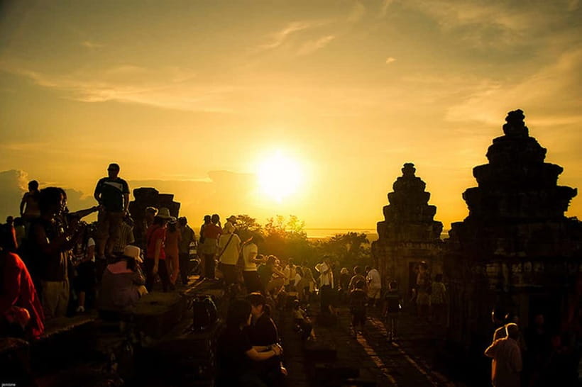 Siem Reap: Private Angkor Wat & Bakheng Mountain Sunset Tour - Why this short Angkor Wat visit works