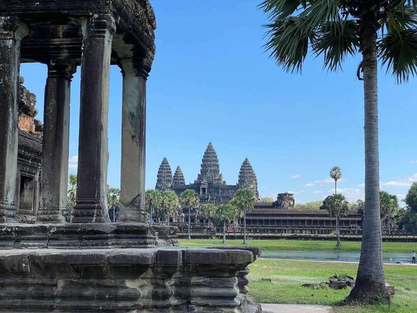 Siem Reap: Private Angkor Wat & Bakheng Mountain Sunset Tour - The sunset view is worth the effort, with a caveat