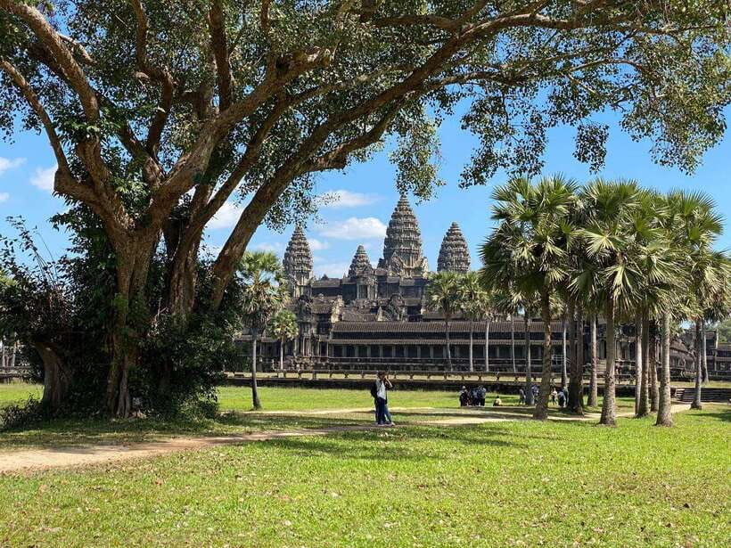 Siem Reap: Private Angkor Wat & Bakheng Mountain Sunset Tour - Should you book it?