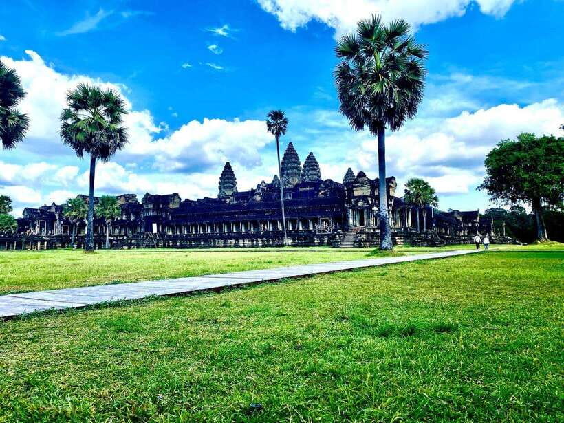 Siem Reap: Private Angkor Wat & Bakheng Mountain Sunset Tour - Angkor Wat from 2 PM: carvings, figures, and scale
