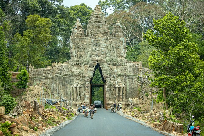 Siem Reap: Private Angkor Wat Sunrise & Tour Around Angkor Park - Banteay Kdei offers a quieter change of mood