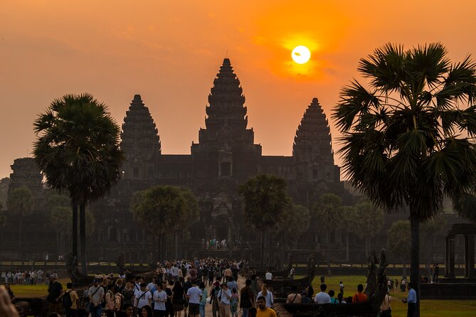 Siem Reap: Private Angkor Wat Sunrise & Tour Around Angkor Park - Angkor Thom puts the city into perspective