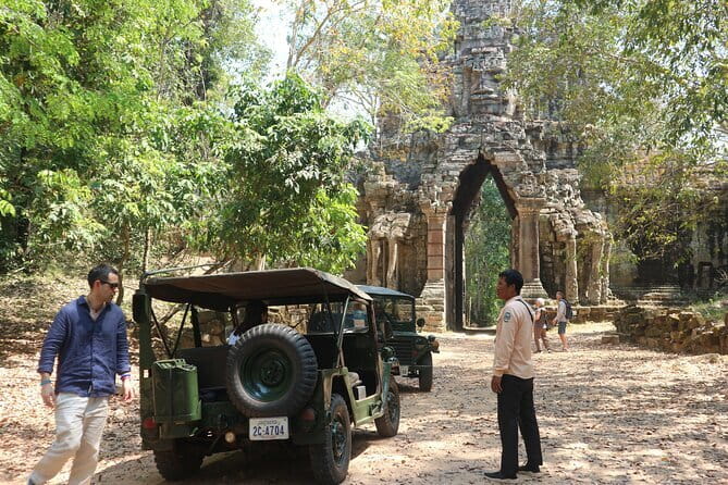 Siem Reap: Private Custom Angkor Wat Tour with Local Guide - A private route through Angkor’s greatest temples