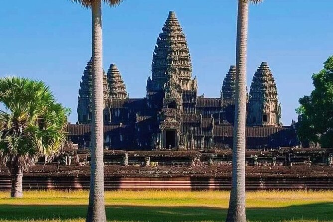 Siem Reap Private Full Day Angkor Wat Tour with Sunset or Sunrise - Bayon and its many smiling faces