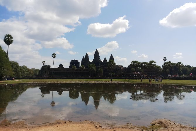 Siem Reap Private One-Way Airport Transfer - Meeting your driver at Arrivals