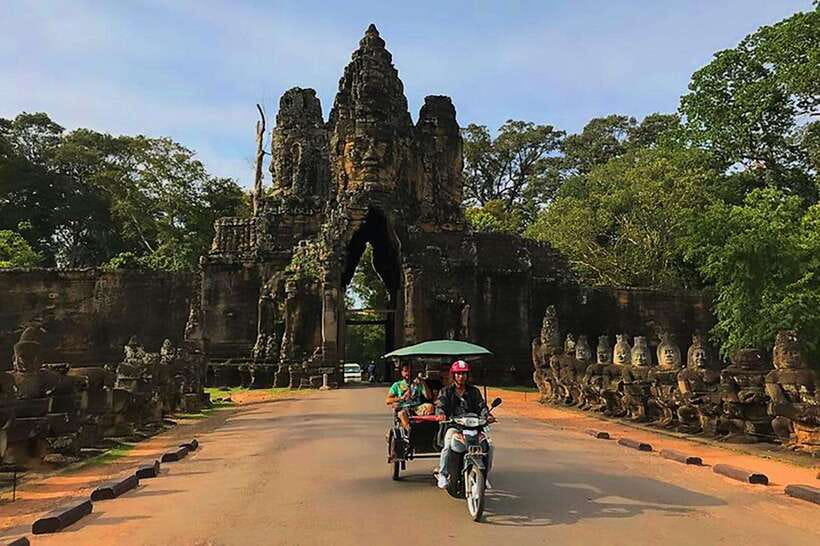 Siem Reap : Private Tuk-Tuk Tour of the Magnificent Temples. - Angkor Thom and the many faces of Bayon