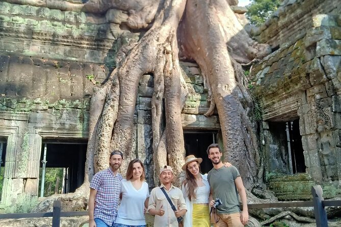 Siem Reap Shared Full-Day Guided Tour of Angkor Temples - Lunch near Srah Srang, with the bill on you