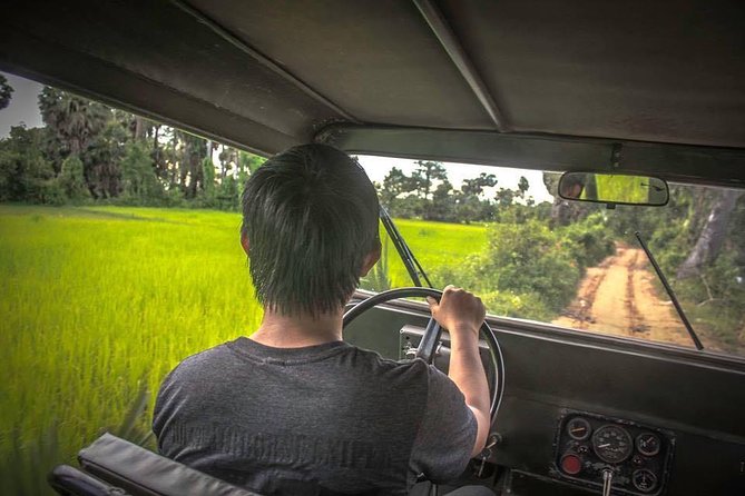 Siem Reap: Silk Farm & Countryside Offbeat Jeep Tour - Meeting village life on the road