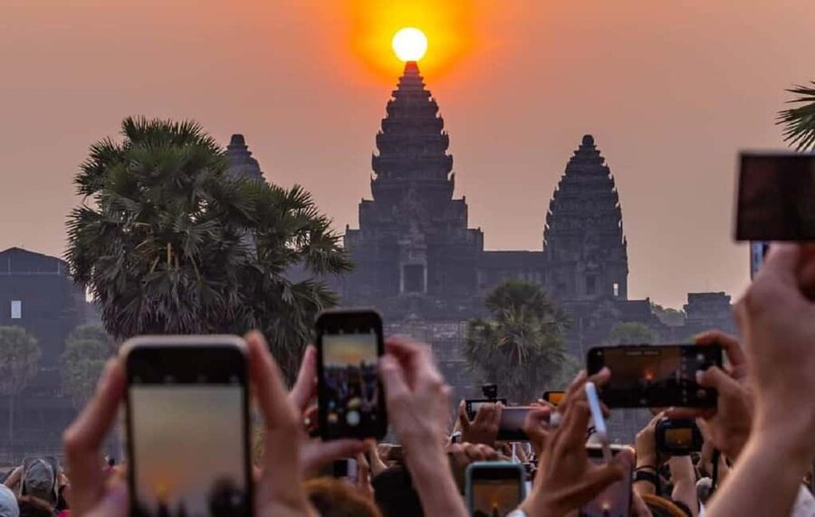 Siem Reap Temple Tour 2-Day with Sunrise/Sunset - How the guide and transport shape the experience