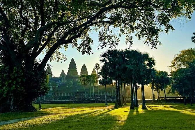 Siem Reap to Phnom Kulen: Waterfalls & 1000 Lingas Tour - Lunch and a rural Khmer village