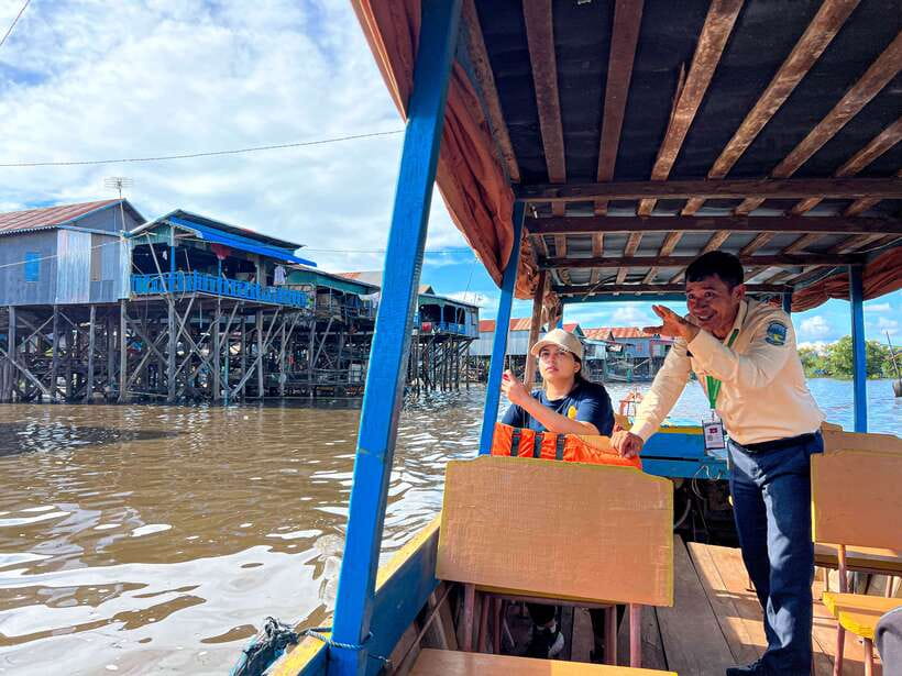 Siem Reap: Tonle Sap and Kampong Phluk Tour with Street Food - From Siem Reap to Kampong Phluk by air-conditioned van