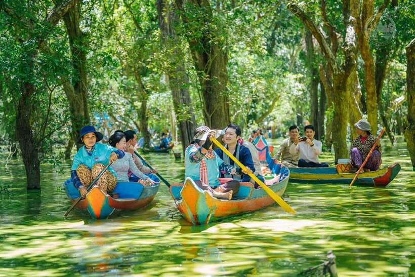 Siem Reap: Tonle Sap, Kampong Phluk & Floating Village Tour - Stilt houses and the changing village