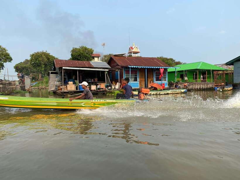 Siem Reap: Tonle Sap, Kampong Phluk & Floating Village Tour - The minibus ride from Siem Reap