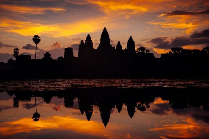 Siem Reap Tour: Angkor Wat Sunrise, Bayon, Ta Prohm, Banteay Srei - Angkor Thom South Gate and the Churning of the Sea of Milk