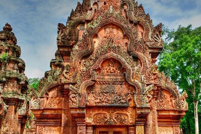Siem Reap Tour: Angkor Wat Sunrise, Bayon, Ta Prohm, Banteay Srei - What the private vehicle adds to a hot day