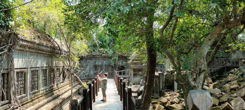 Siem Reap Tour Guide: Angkor Wat Sunrise Tour & Beng Mealea - Angkor Thom and Bayon’s many stone faces