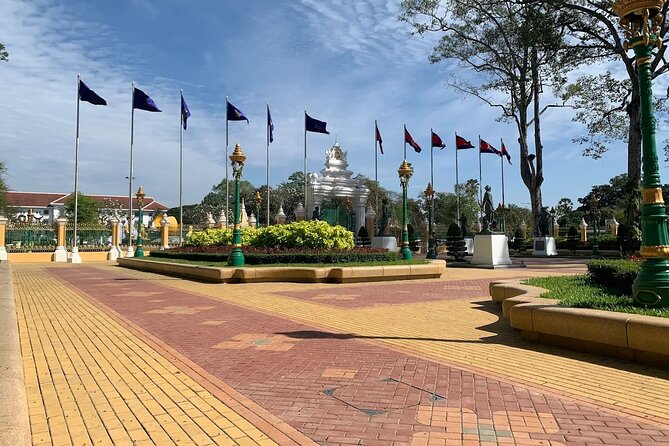 Siem Reap Walking Tour: Landmarks & Hidden Gems - Preah Ang Chek Preah Ang Chom Temple