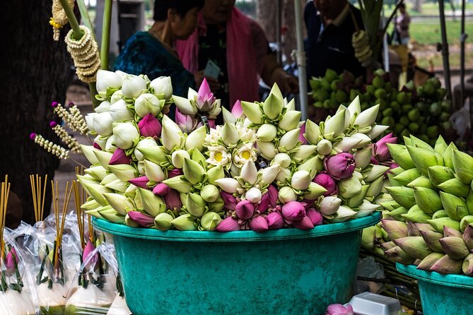 Siem Reap Walking Tour: Landmarks & Hidden Gems - Wat Preah Prom Rath and everyday Buddhist life