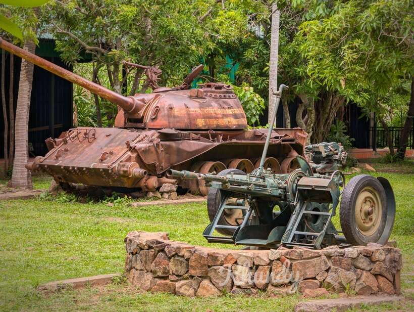Siem Reap: War Museum included Ticket & Free Round trip - Guns, clothing, photographs, and personal stories