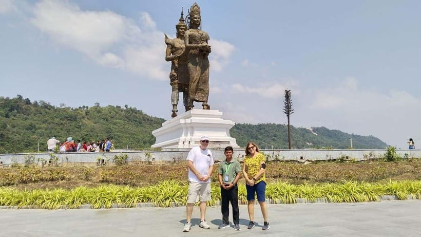 Sihanoukville: Group Shore Excursion from Cruise Port - A quick stop at the Golden Lions Roundabout