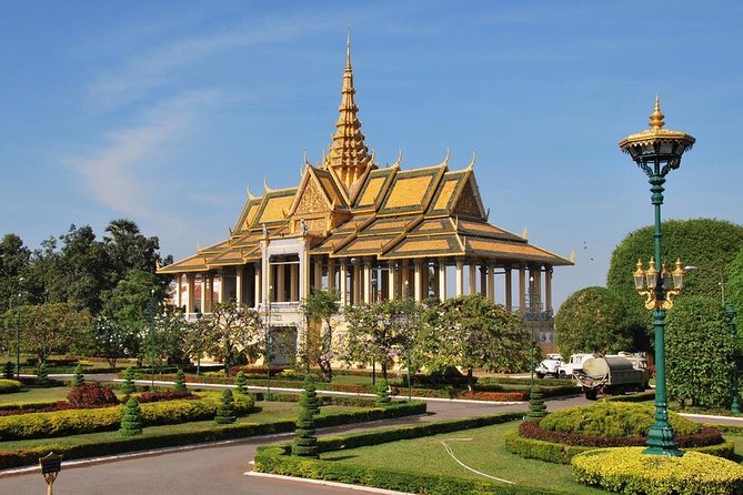 Sihanoukville to Phnom Penh by Private Car or Minivan - Arriving in Phnom Penh and handling city traffic