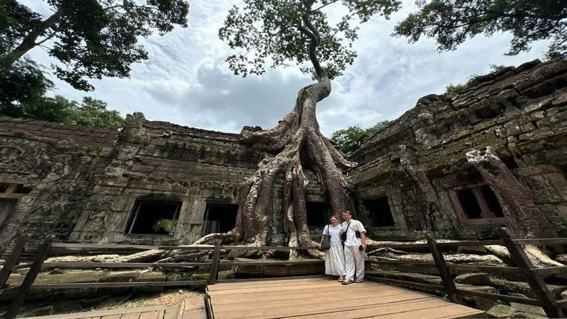 Small-Group Explore Angkor Wat Sunrise Tour with Guide - The guide makes the difference