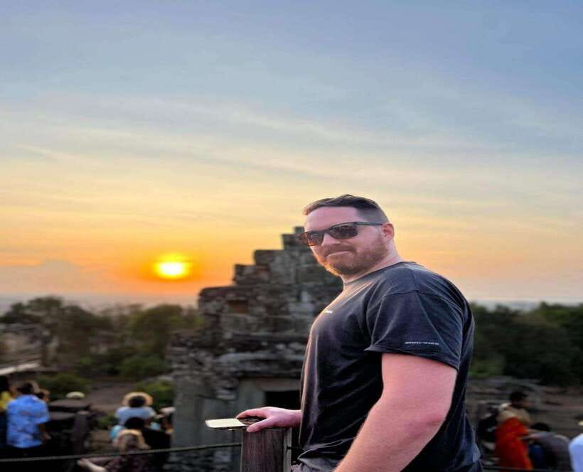 Small-Group Full Day Angkor wat Guide tour with Sun set - Angkor Thom’s gates and Bayon’s stone faces