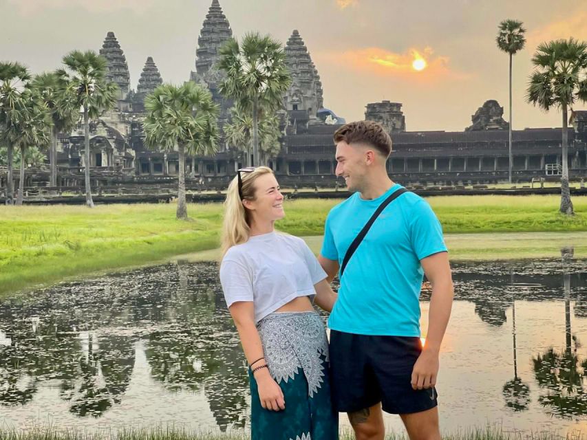 Small-Group Full Day Angkor wat Guide tour with Sun set - Phnom Bakheng and the sunset finish