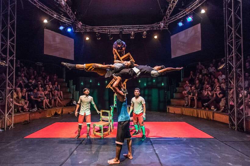 Street Food Tour and Phare Circus with Tuk-Tuk Transfers - Why this Siem Reap evening works so well