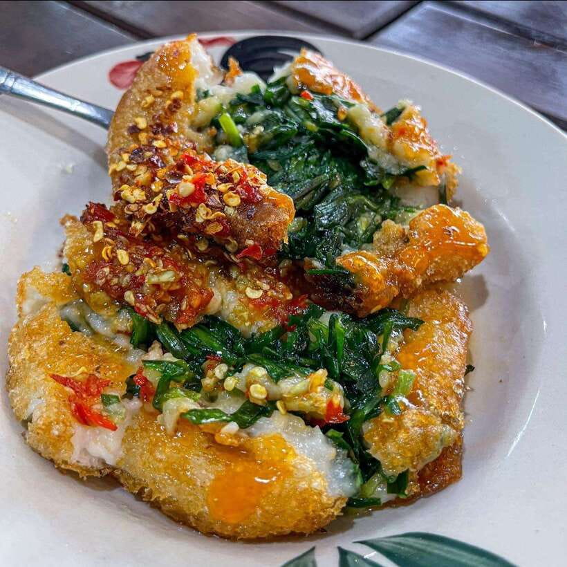 Street Food Tour and Phare Circus with Tuk-Tuk Transfers - Siem Reap night market: insects, sweets, and skewers