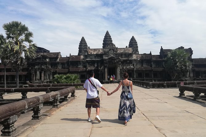 Sunrise Small Group Tour to Angkor Wat Temple - What the guide adds to the stone
