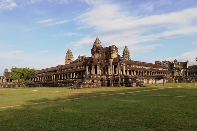 Sunrise Small Group Tour to Angkor Wat Temple - Transport makes a hot morning easier