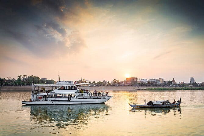 Sunset Cruise on the Mekong with Kanika Boat - The sunset turn after 30 minutes