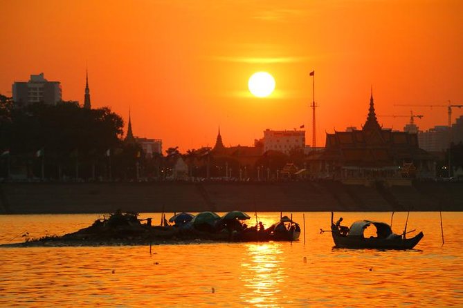 Sunset Cruise with unlimited beer & soft drinks -English speaking guide on board - Who will enjoy this cruise most