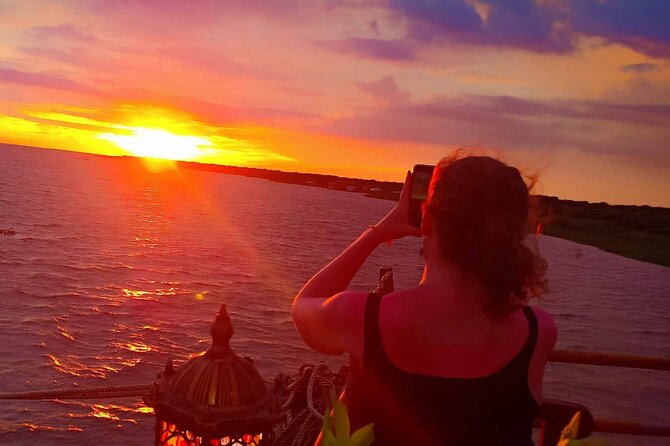 Sunset Dinner and drinks includes a Floating Village cruise tour. - Family suitability and group size