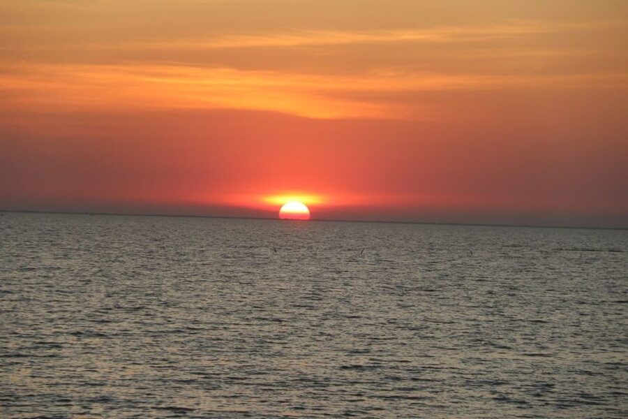Sunset Dinner Tour: Tonle Sap Lake Floating Village - Dinner aboard the Queen Tara