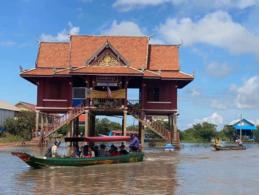Tonle sap, Kompong Phluk (Floating village) - The pagoda and the village’s community side