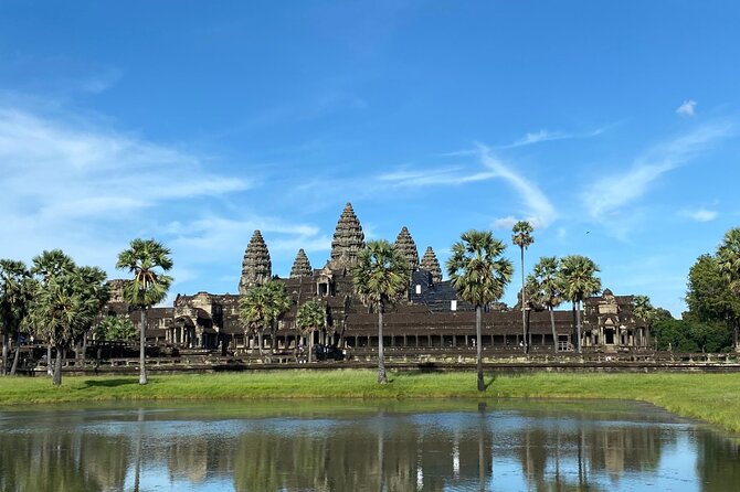 Transfer from Siem Reap Airport to Hotels in Siem Reap - Finding your driver at the arrivals exit